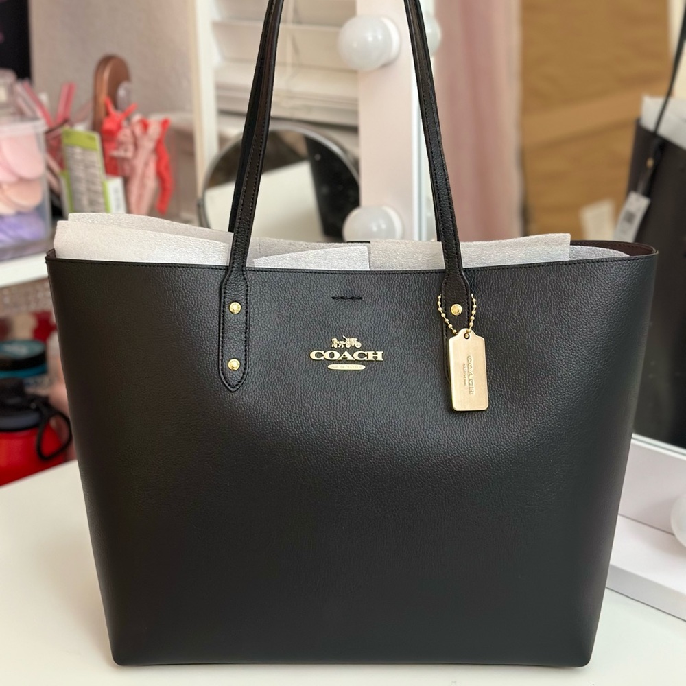 Coach town tote